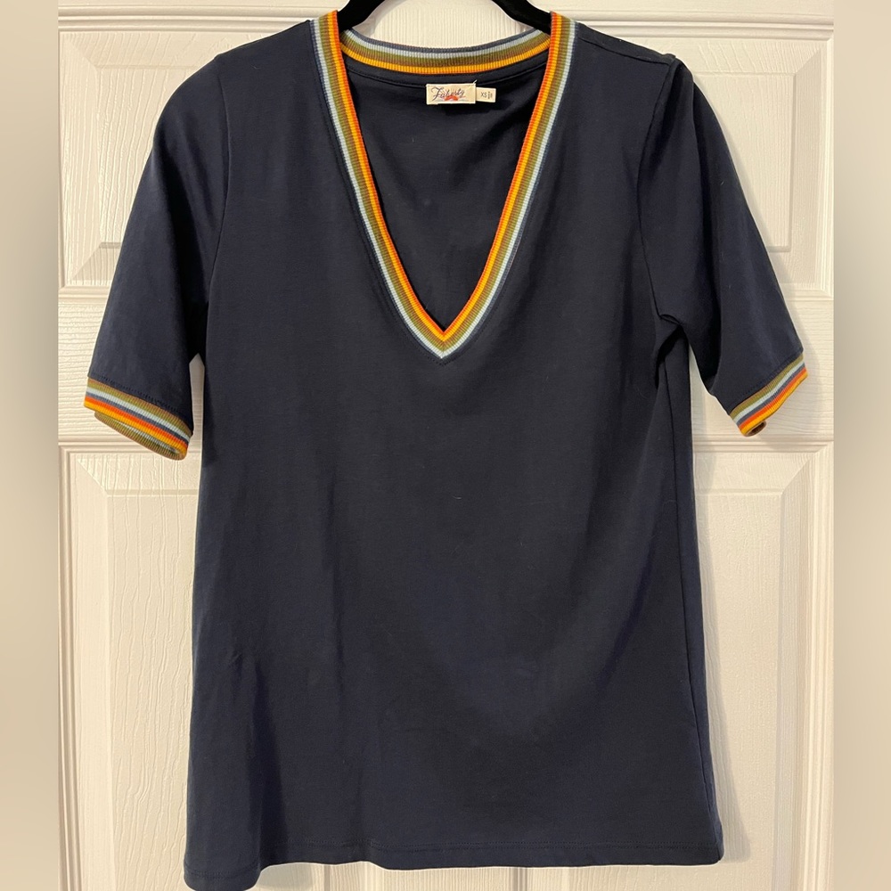 Faherty v-neck - navy with multicolor contrast trim